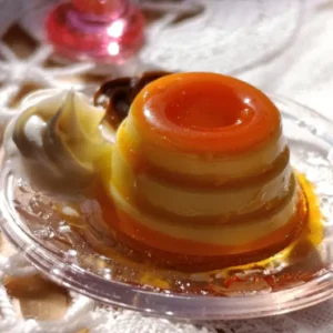Collar Flan con crema y Dulce de leche