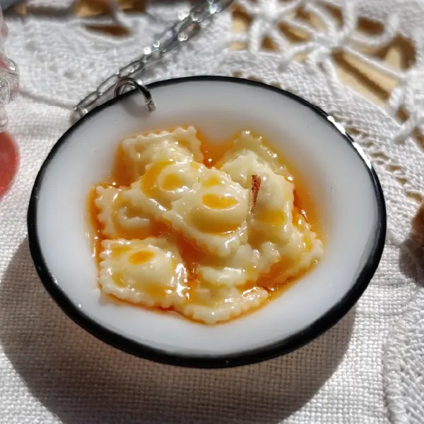 Collar de Ravioles con Jamón y Queso